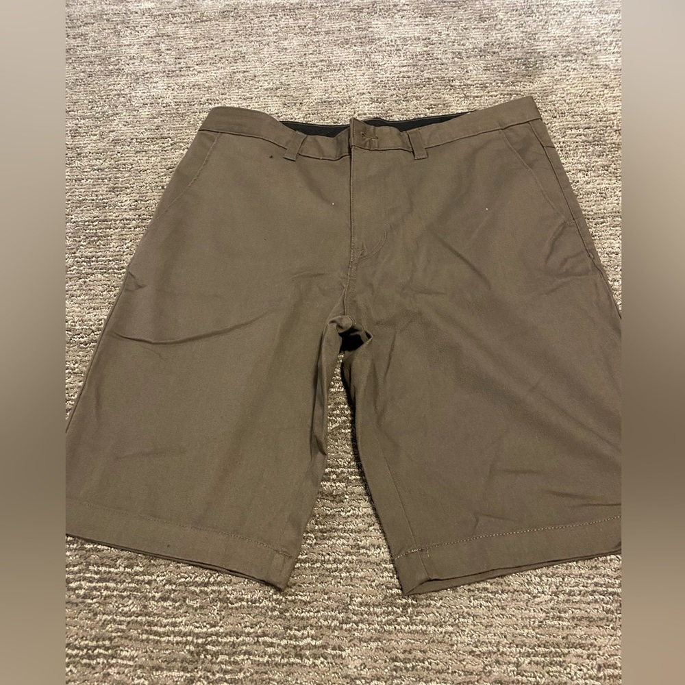 Volcom brown chino shorts new with no tags size waist 33